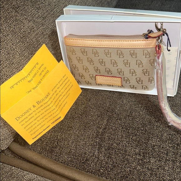 Dooney & Bourke Handbags - Dooney & Bourke Classic Wristlet Brown & Tan